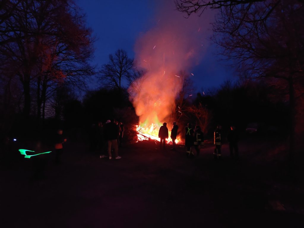 Osterfeuer in Seedorf am 09.04.2023